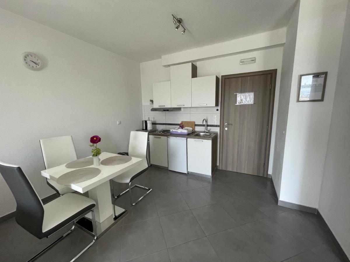 Apartments Nevistic Podstrana Dış mekan fotoğraf